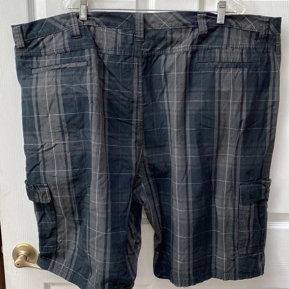 P mens Wrangler casual cargo shorts 48 - Picture 2 of 3
